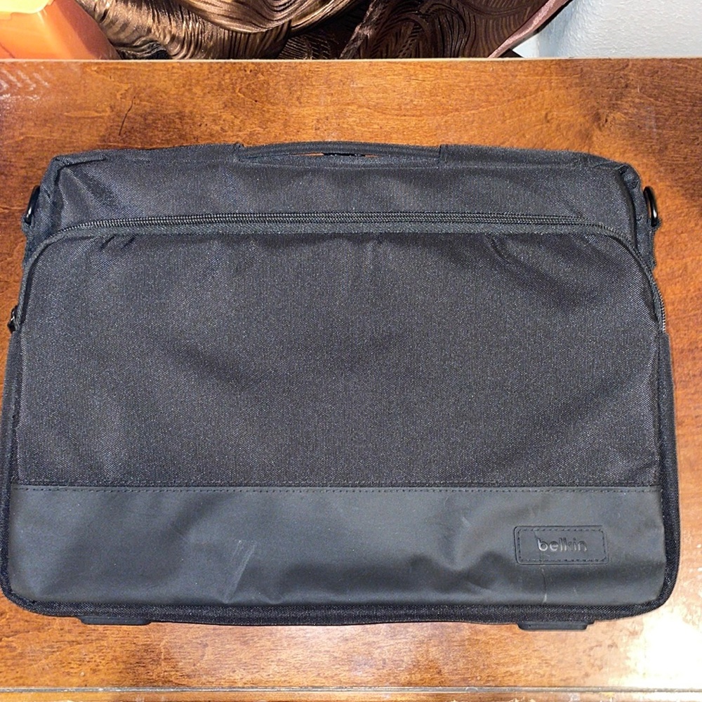 Belkin 14 inch laptop case/carrier